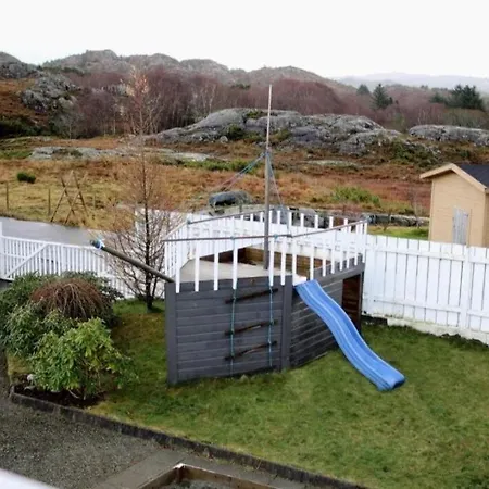 Villa Renovated 4-bedroom Sveio
